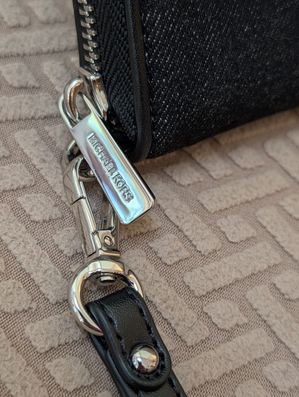 Michael Kors Jet Set Travel Washed Denim Smartphone Zip Around Wallet NWT - Picture 2 of 5